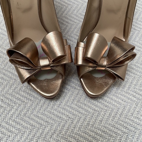 VALENTINO Metallic Couture Bow Pump - Picture 11 of 11